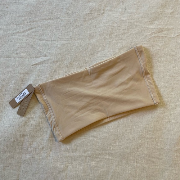Skims Fits Everybody Bandeau Bra XXS - Picture 5 of 6